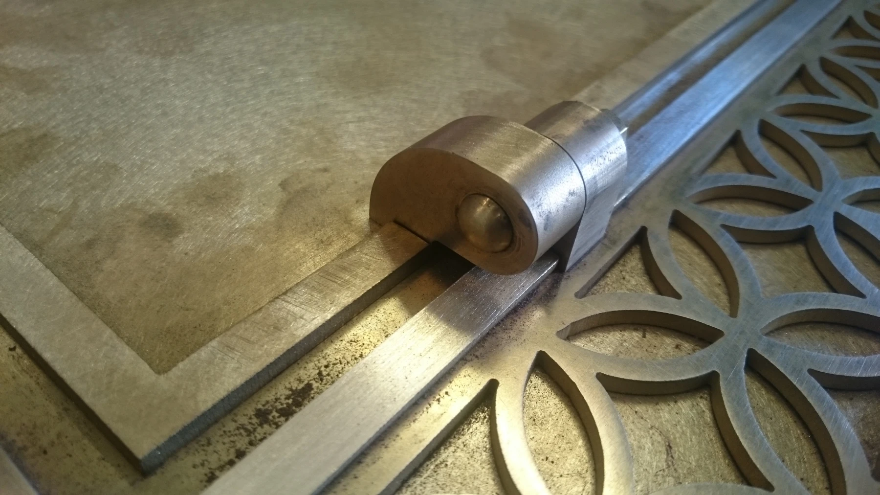 Détail sur façade en laiton